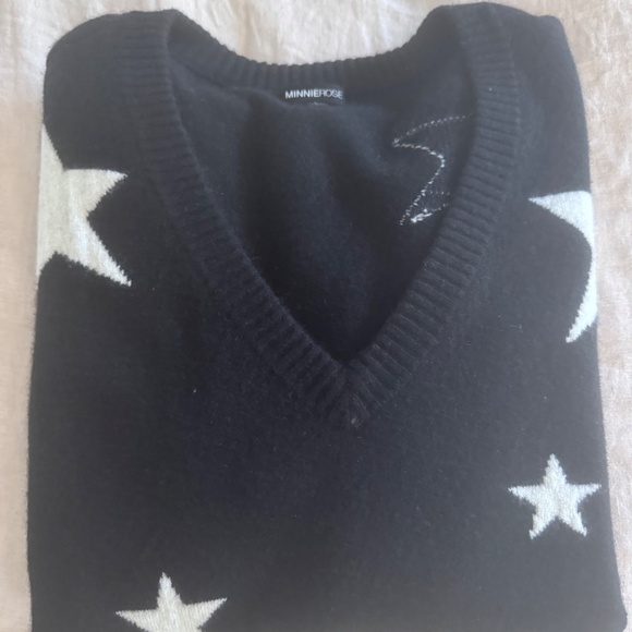 Minnie Rose Black and White Star V-Neck Sweater - Picture 4 of 5